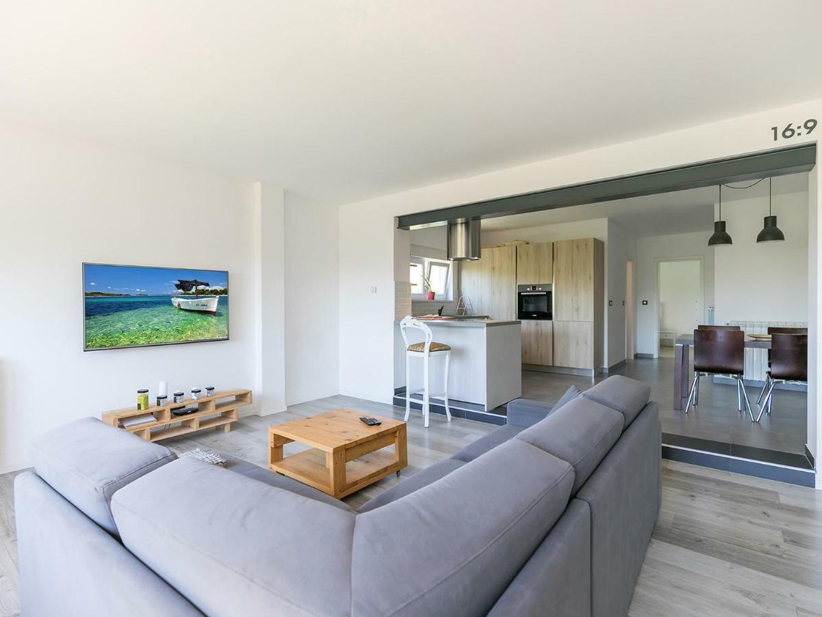 Oliver Art Apartment Porec Esterno foto