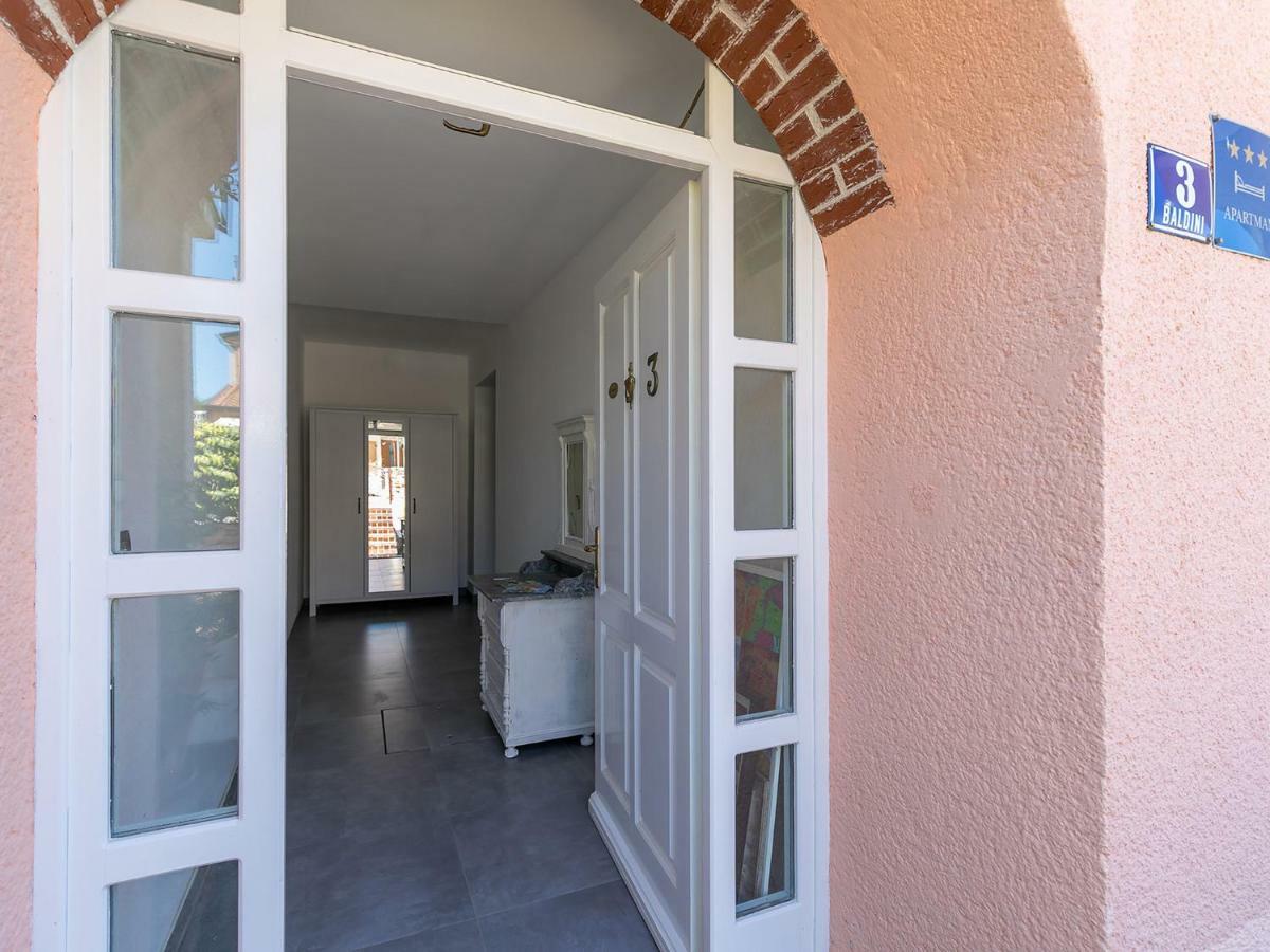 Oliver Art Apartment Porec Esterno foto